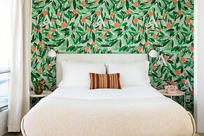 The Wesley by AvantStay – Mid-Century Modern Oasis with Pool