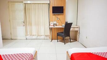 OYO 2085 Chrysanta Hotel