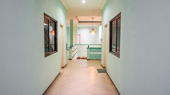 OYO 2085 Chrysanta Hotel