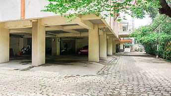 OYO 2085 Chrysanta Hotel