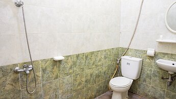 OYO 2085 Chrysanta Hotel