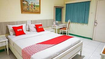 OYO 2085 Chrysanta Hotel