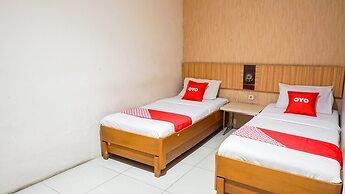 OYO 2085 Chrysanta Hotel