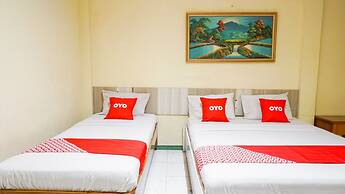 OYO 2085 Chrysanta Hotel