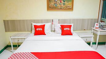OYO 2085 Chrysanta Hotel