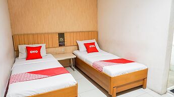 OYO 2085 Chrysanta Hotel