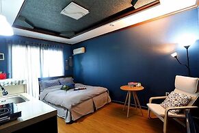 Luna in Jeju Pension