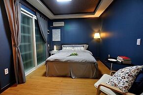 Luna in Jeju Pension