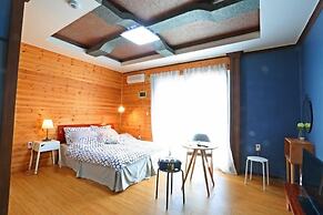 Luna in Jeju Pension