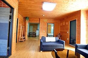 Luna in Jeju Pension