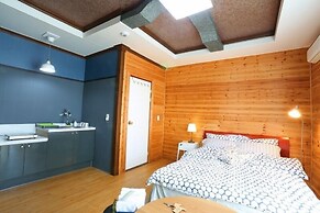 Luna in Jeju Pension