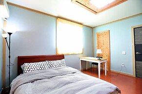 Luna in Jeju Pension