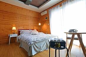 Luna in Jeju Pension