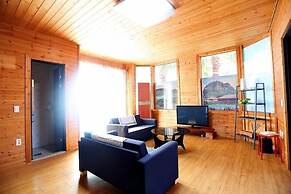 Luna in Jeju Pension