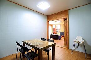 Luna in Jeju Pension