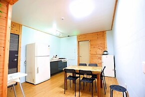 Luna in Jeju Pension