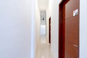 Super OYO 1377 Os Residence