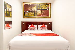 Super OYO 1377 Os Residence