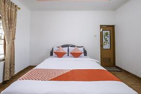 Capital O 1541 Puri Cikole Asri