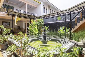 Capital O 1541 Puri Cikole Asri