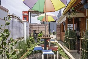 Capital O 1541 Puri Cikole Asri