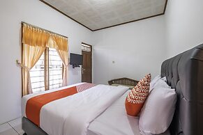 Capital O 1541 Puri Cikole Asri