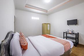 Capital O 1541 Puri Cikole Asri