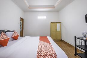 Capital O 1541 Puri Cikole Asri