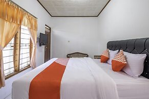 Capital O 1541 Puri Cikole Asri