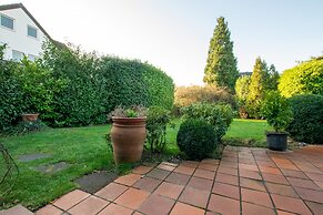 Tolstov-Hotels Beautiful Villa with Big Garden