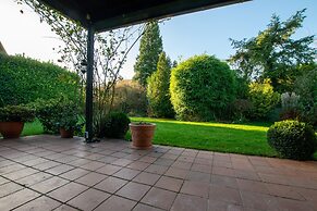 Tolstov-Hotels Beautiful Villa with Big Garden