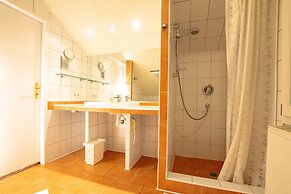 Tolstov-Hotels Beautiful Villa with Big Garden