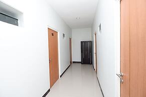 Super OYO 1565 Palebon Residence