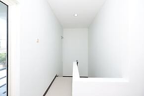 Super OYO 1565 Palebon Residence