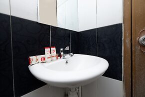 Super OYO 1565 Palebon Residence