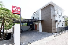 Super OYO 1565 Palebon Residence