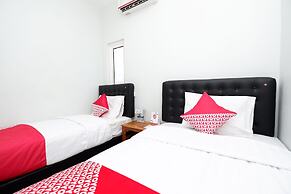Super OYO 1565 Palebon Residence