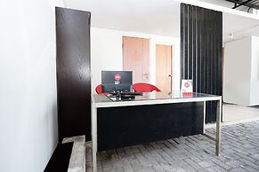 Super OYO 1565 Palebon Residence