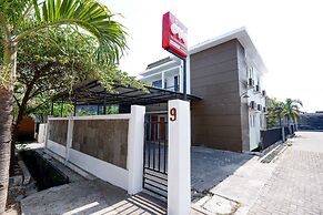 Super OYO 1565 Palebon Residence