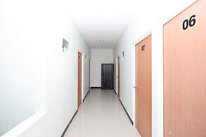 Super OYO 1565 Palebon Residence