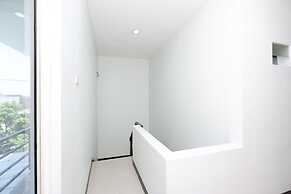 Super OYO 1565 Palebon Residence