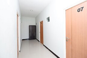 Super OYO 1565 Palebon Residence