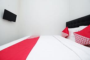 Super OYO 1565 Palebon Residence
