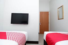 Super OYO 1565 Palebon Residence