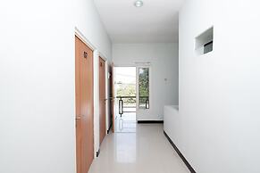 Super OYO 1565 Palebon Residence