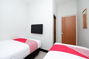 Super OYO 1565 Palebon Residence