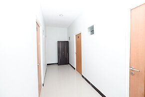 Super OYO 1565 Palebon Residence