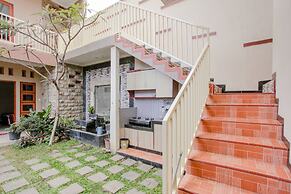 OYO 1692 Villa Akbar 3