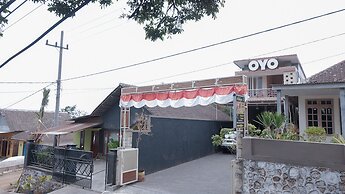 OYO 1692 Villa Akbar 3