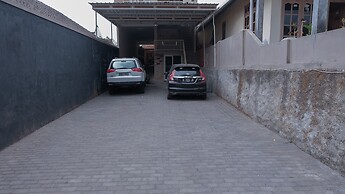 OYO 1692 Villa Akbar 3